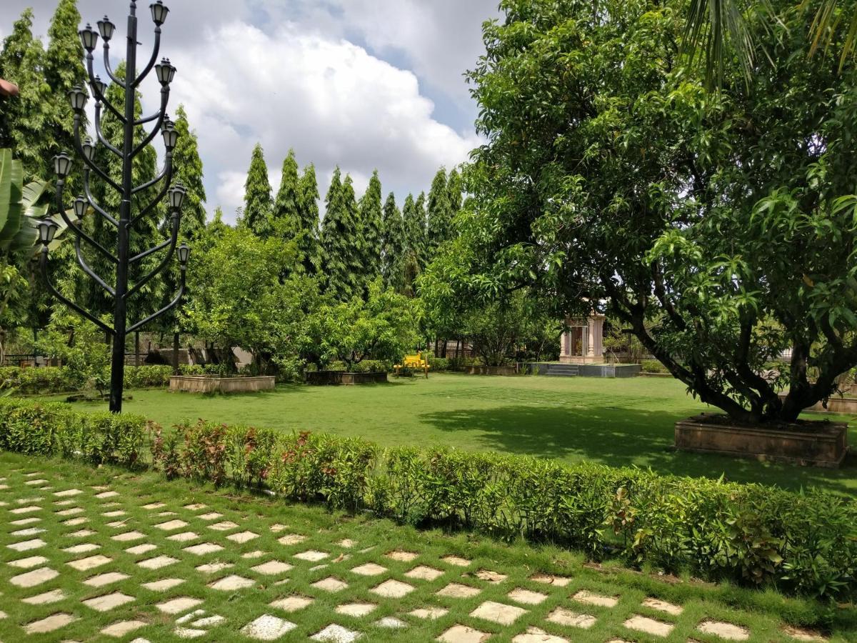 Pushp Vatika Resort & Lawns Νάβι Μουμπάι Εξωτερικό φωτογραφία