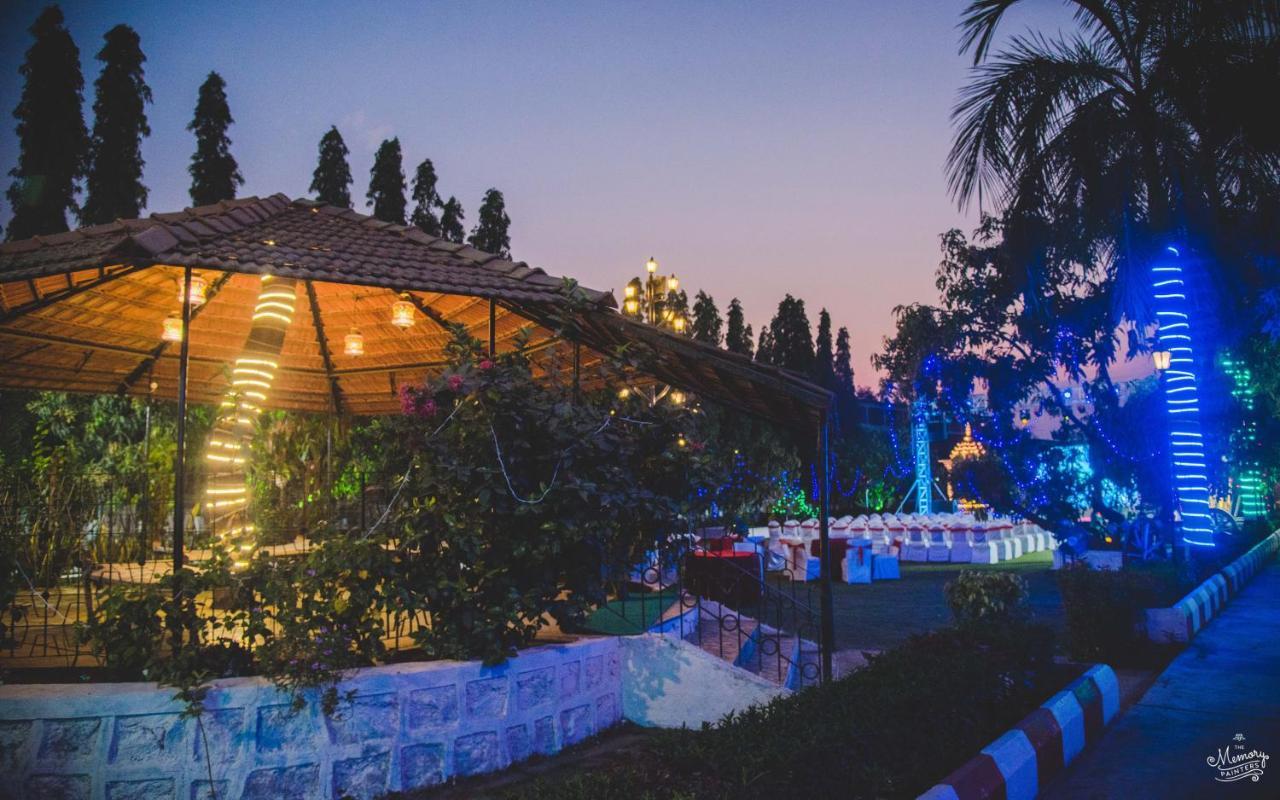 Pushp Vatika Resort & Lawns Νάβι Μουμπάι Εξωτερικό φωτογραφία