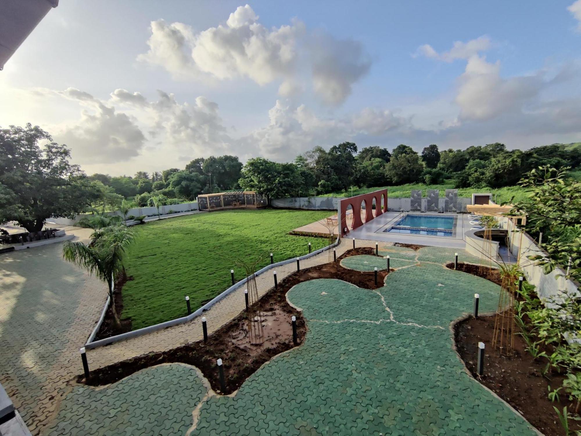 Pushp Vatika Resort & Lawns Νάβι Μουμπάι Εξωτερικό φωτογραφία