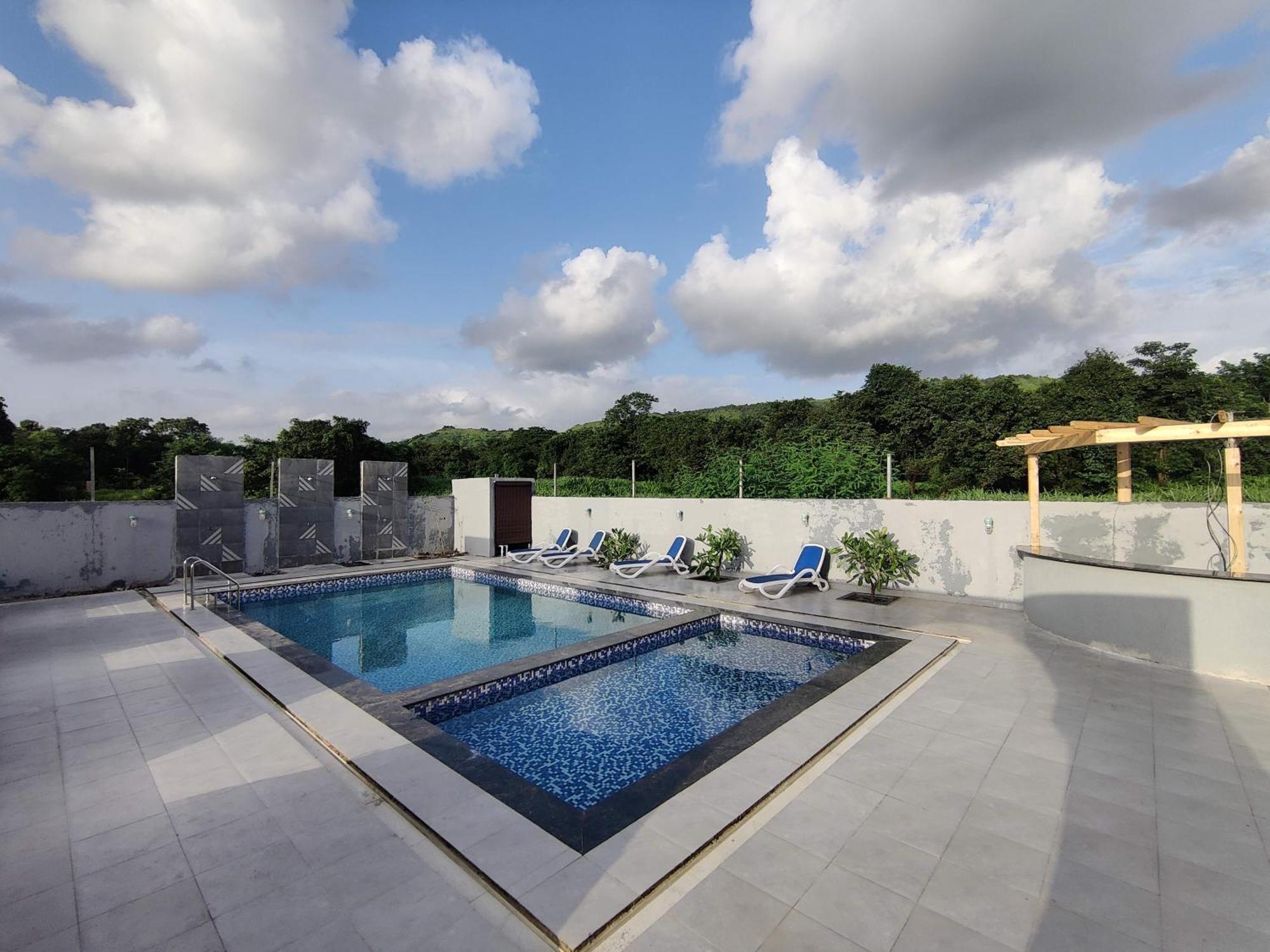 Pushp Vatika Resort & Lawns Νάβι Μουμπάι Εξωτερικό φωτογραφία