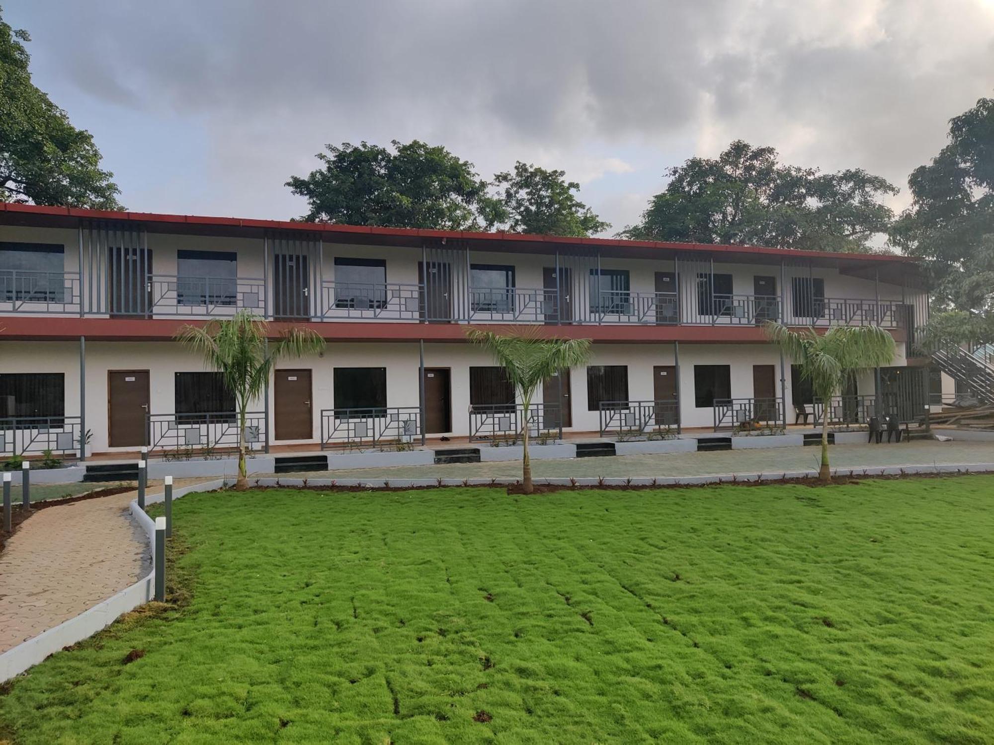 Pushp Vatika Resort & Lawns Νάβι Μουμπάι Εξωτερικό φωτογραφία