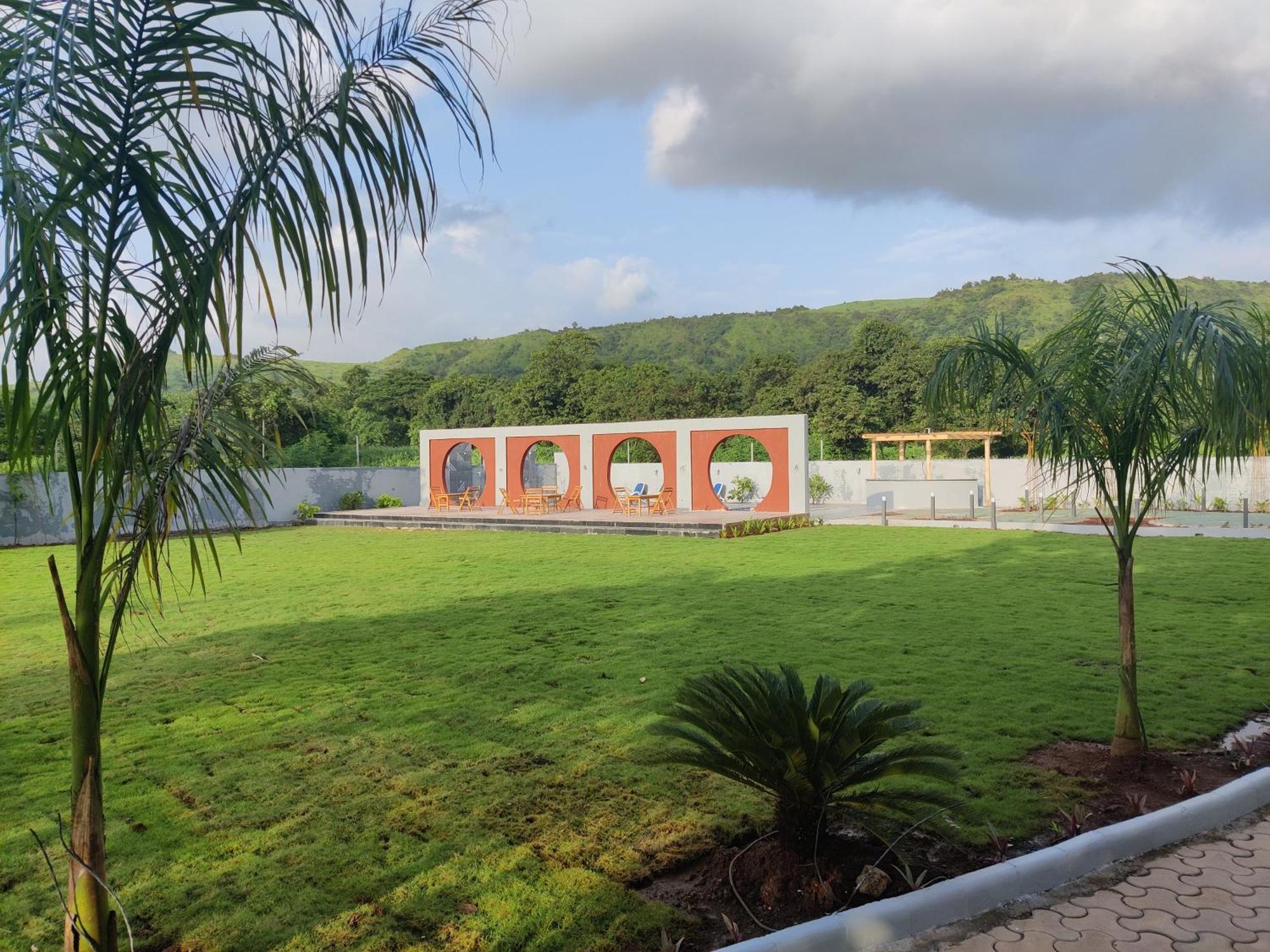 Pushp Vatika Resort & Lawns Νάβι Μουμπάι Εξωτερικό φωτογραφία