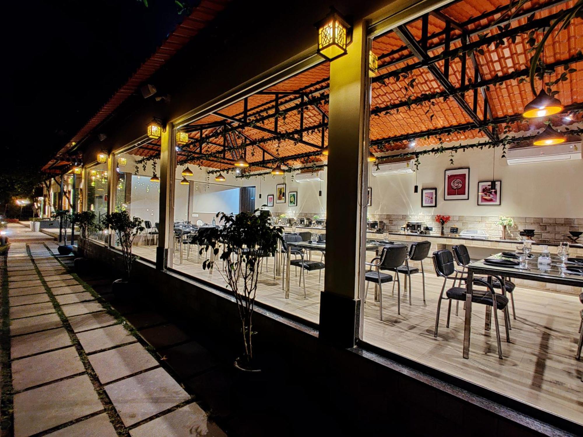 Pushp Vatika Resort & Lawns Νάβι Μουμπάι Εξωτερικό φωτογραφία