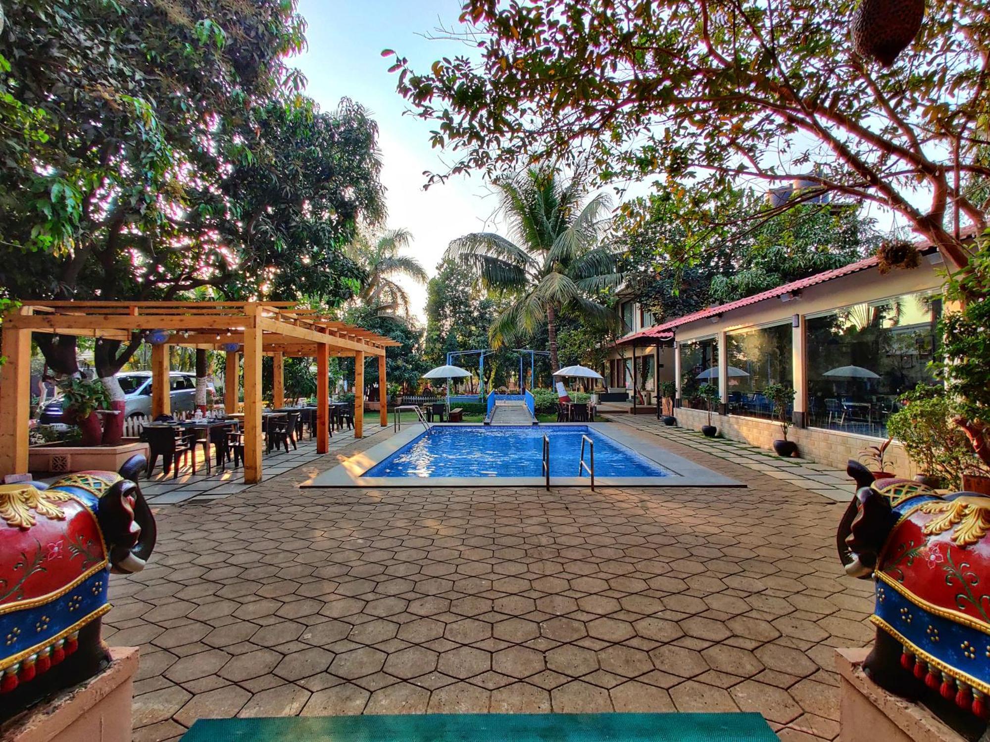 Pushp Vatika Resort & Lawns Νάβι Μουμπάι Εξωτερικό φωτογραφία